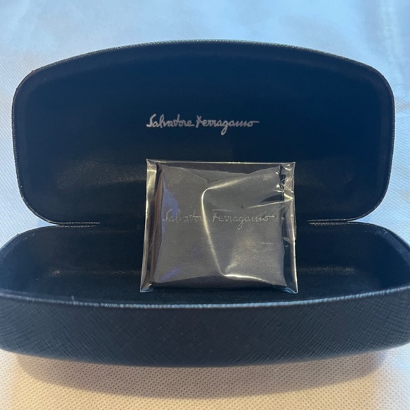 Salvatore Ferragamo Sunglasses Case With Cleaning Cloth Black Hard Oversized NEW - Picture 6 of 7